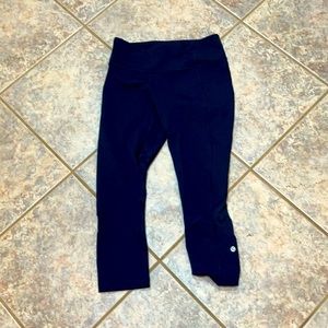 Lululemon navy blue leggings, crop length size 4.